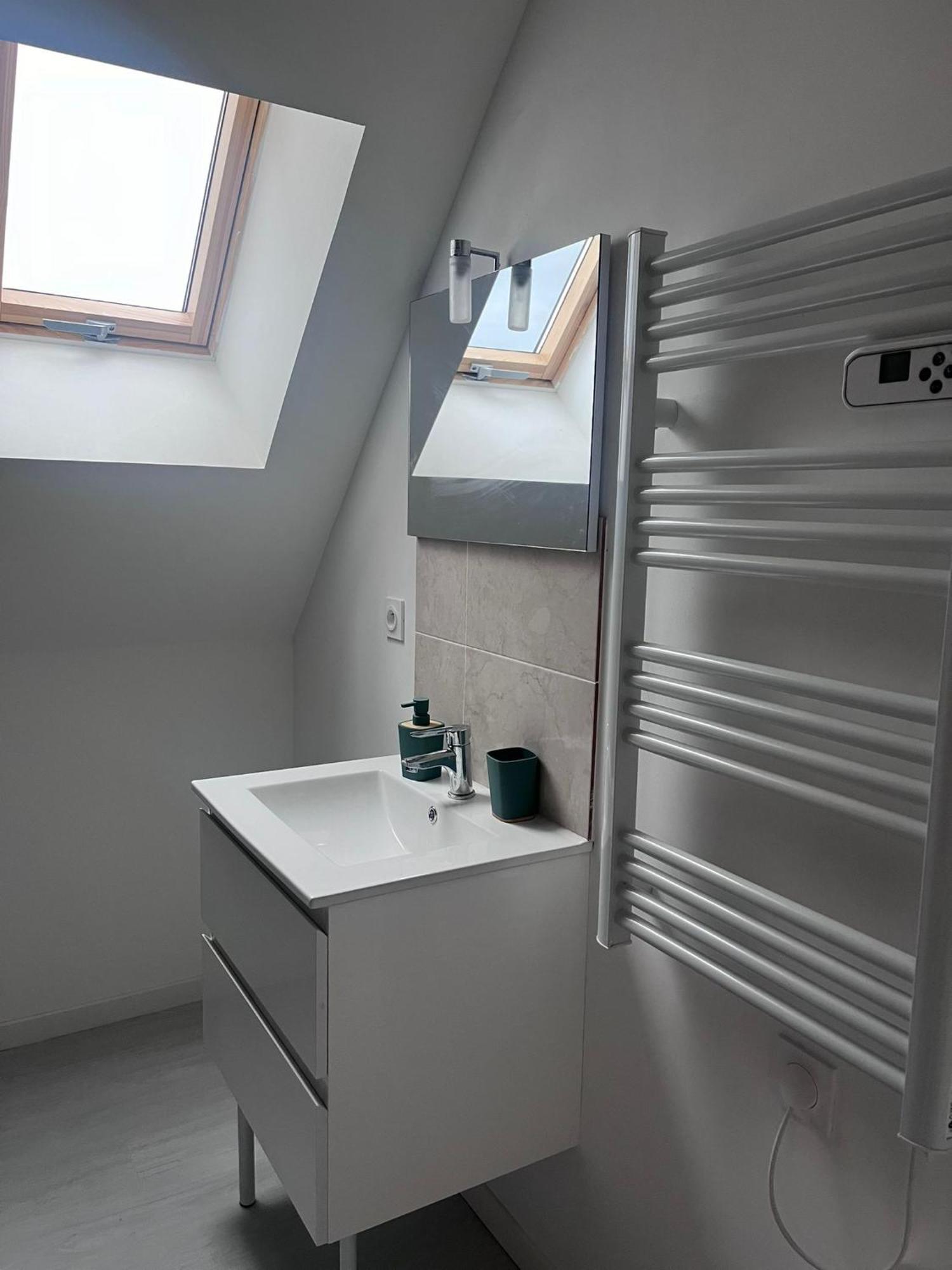 L'Evasion Urbaine - Parking Gratuit - Entree Autonome - Wifi Apartment Chatellerault Bagian luar foto