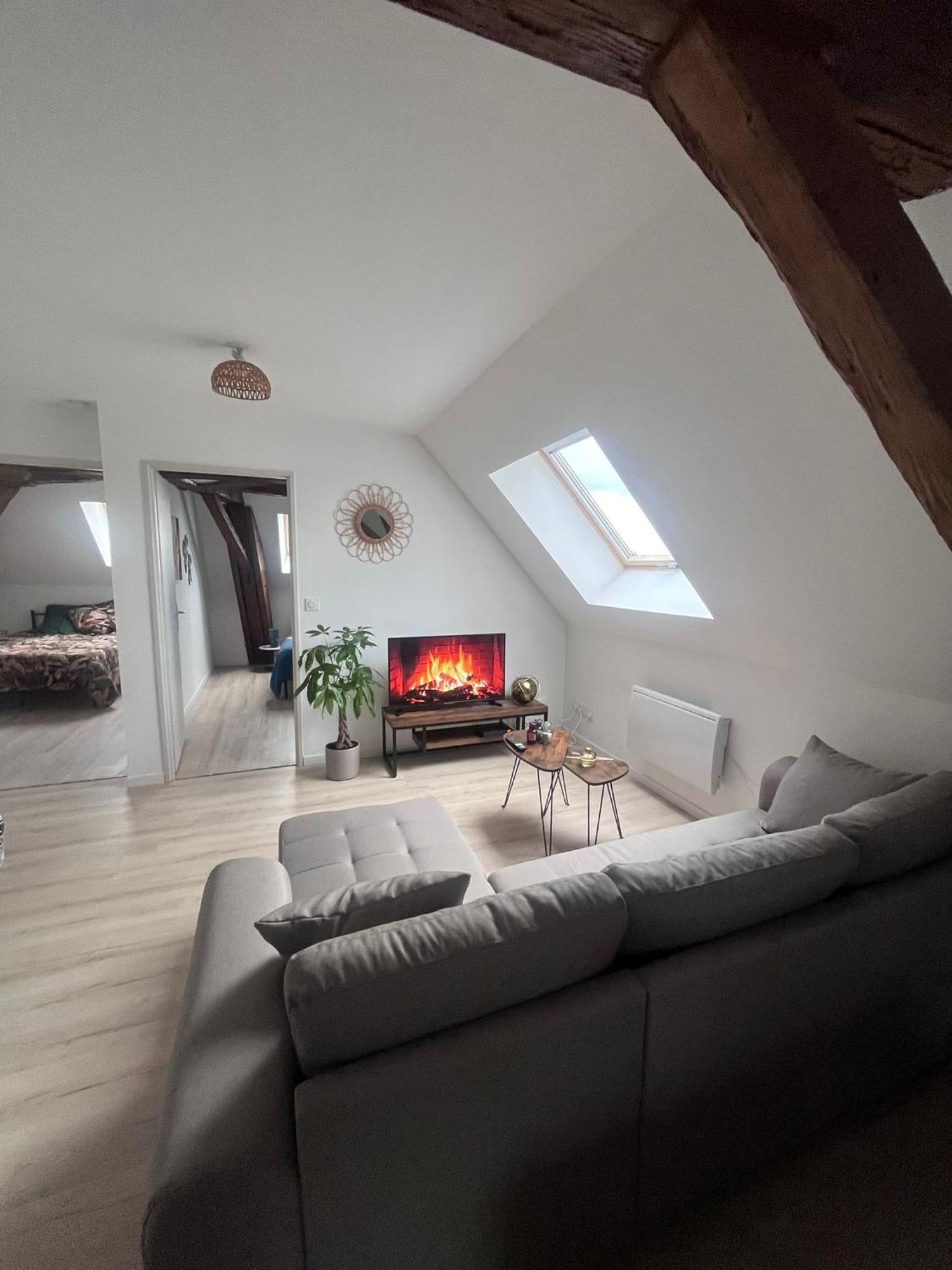 L'Evasion Urbaine - Parking Gratuit - Entree Autonome - Wifi Apartment Chatellerault Bagian luar foto